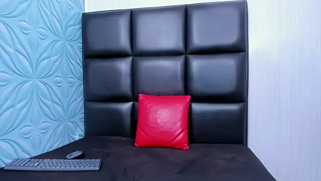 LittleMax23 live sex cam