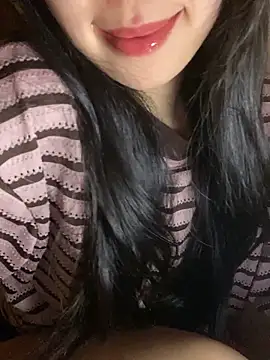 Uyennii02 live sex cam