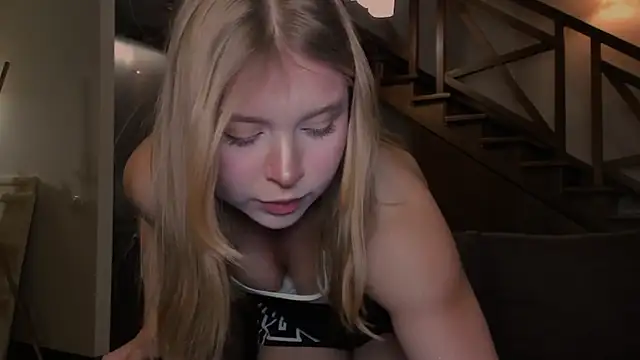 VanillaLivitski live sex cam