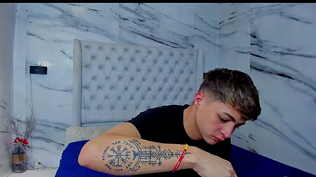 Ari_and_Storm live sex cam