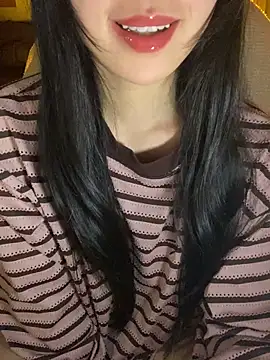 Uyennii02 live sex cam