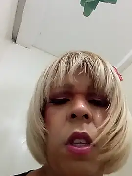 blondebitchlitle live sex cam