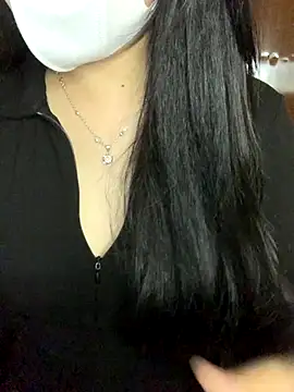 Hanni_22 live sex cam