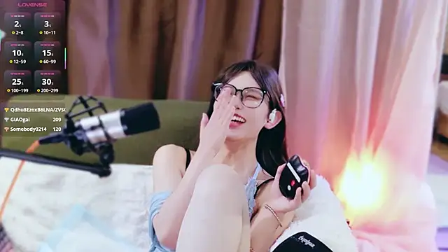 Chanee-9 live sex cam