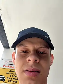 Daddyrich_632 live sex cam