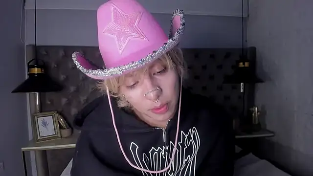 OliIverr22 live sex cam