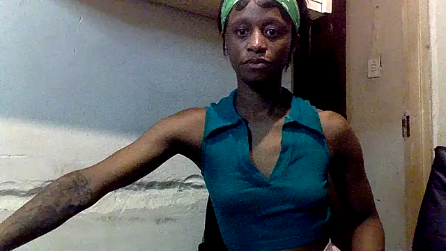 Nikistickyxx25 live sex cam