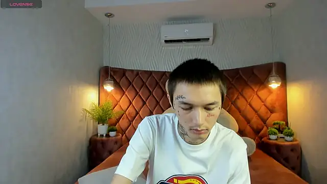 Ionarne live sex cam