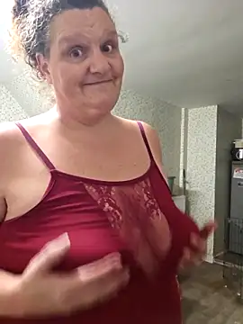 MissQueenBeex live sex cam