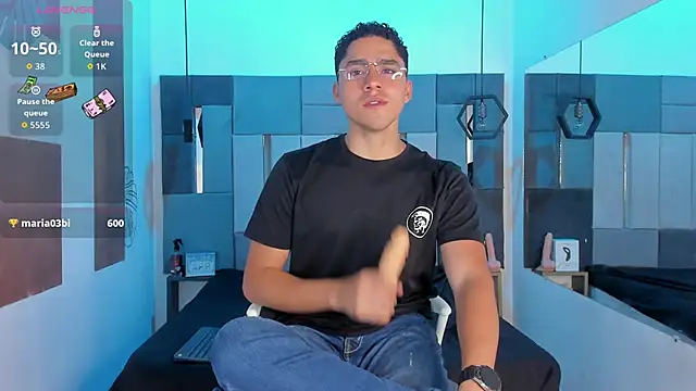 LiamNovak live sex cam