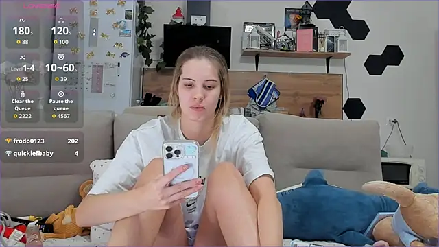 Girl_alone_home live sex cam