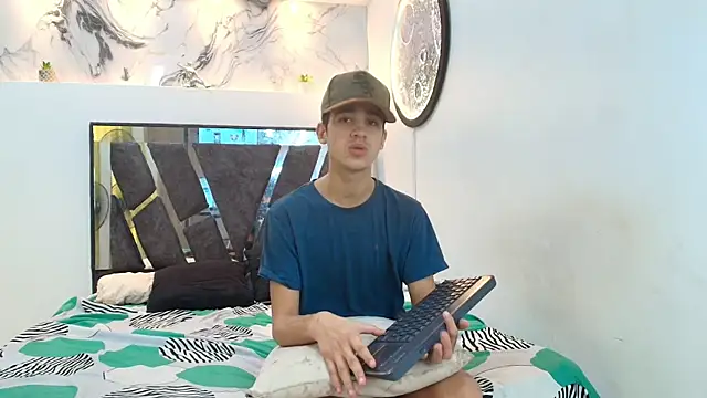 WHITHET_BOYS live sex cam