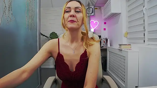 EllaMilf_ live sex cam