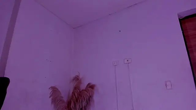 carolinemiller7 live sex cam