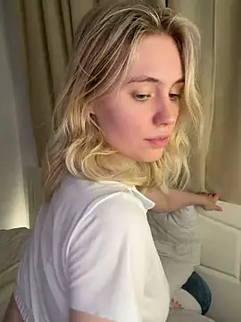 HoneyRay live sex cam