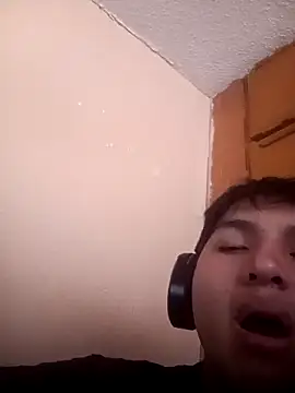 LoganFinds live sex cam