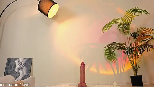 Naomi_Girly live sex cam