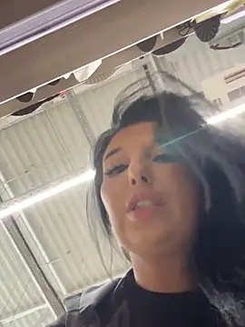 Tisha_Busty live sex cam