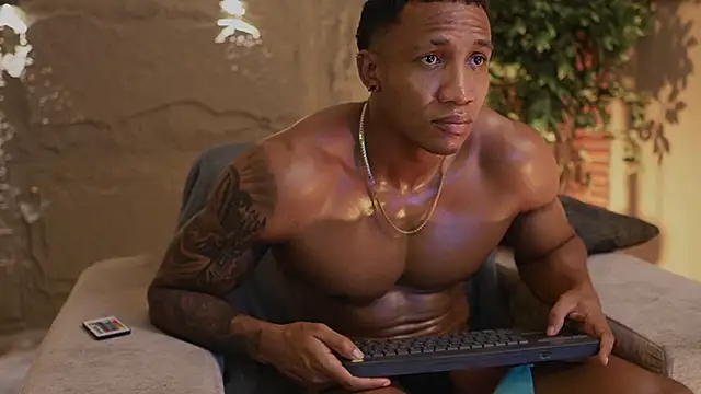 Logan_Varela live sex cam