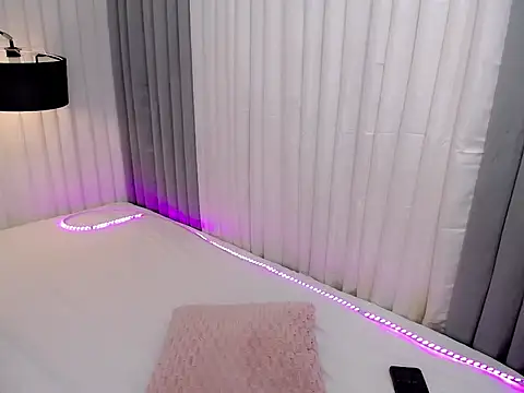 Xhugejerkingtrans live sex cam