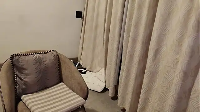 Shi_luo2025 live sex cam