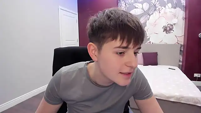 EmiliaYours live sex cam