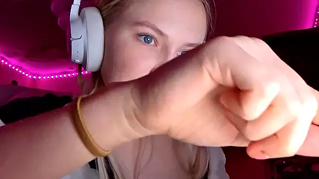 KarinRobertson live sex cam