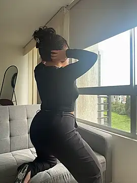 sukhakunis1 live sex cam