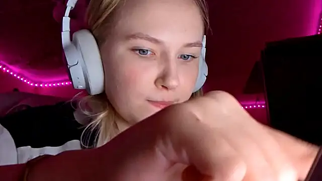 KarinRobertson live sex cam