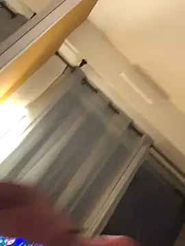 GoldenPussy1329 live sex cam