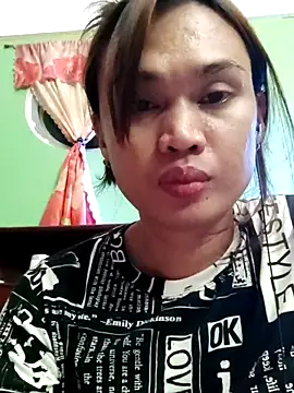 QueenSoreal live sex cam