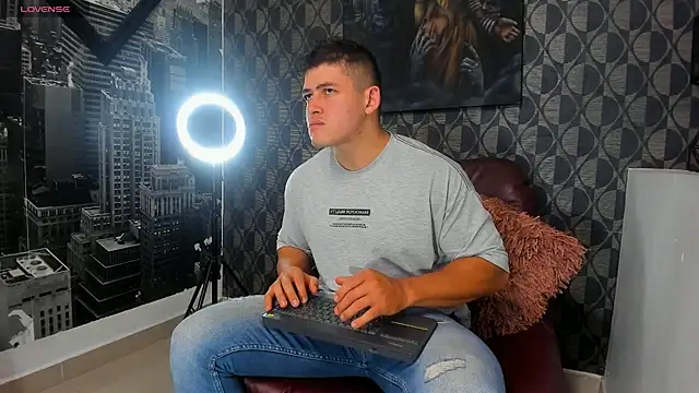 Leonsmoron live sex cam