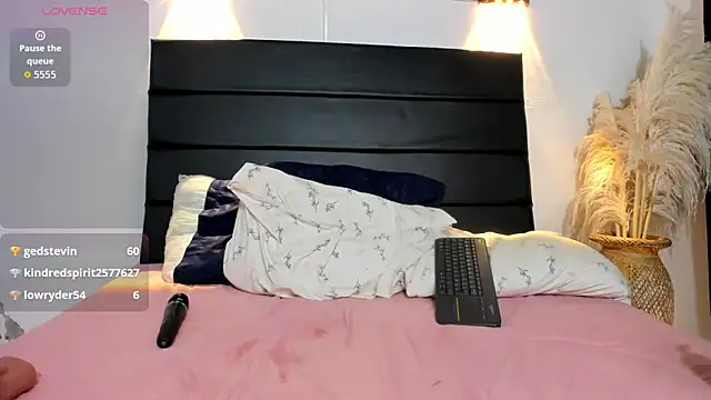 Sweet-Monica live sex cam