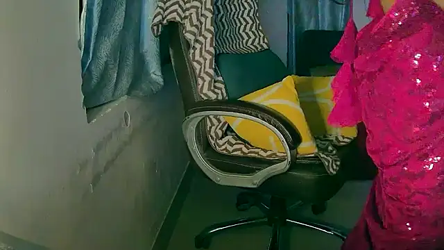 Cute-Tara live sex cam