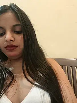 Maahhii_2 live sex cam