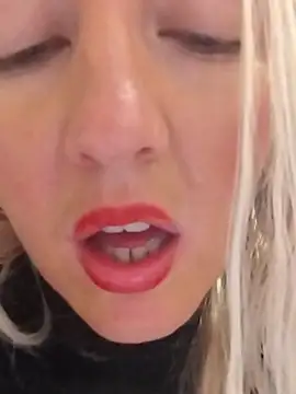 Mllesha74000 live sex cam