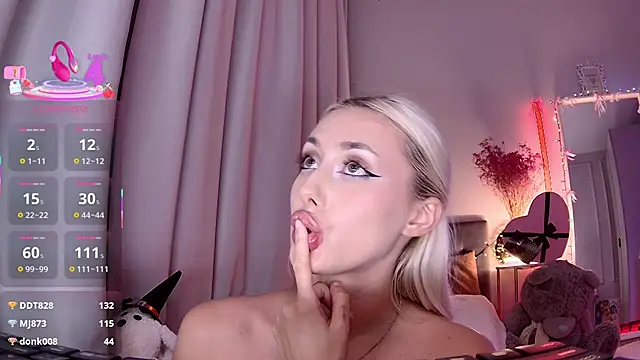 LoryWood live sex cam