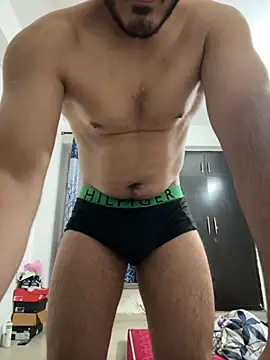 Guccilonda17 live sex cam