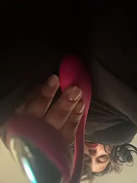 sukhakunis1 live sex cam