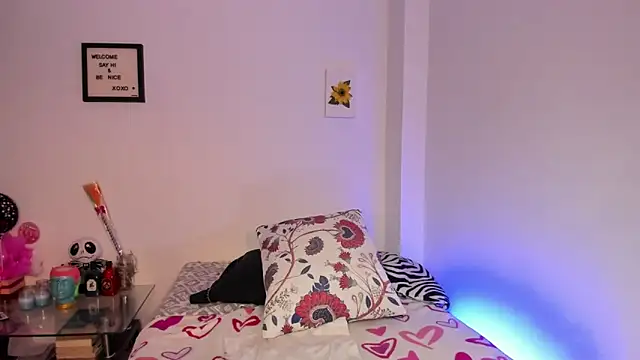 LauraToro_ live sex cam