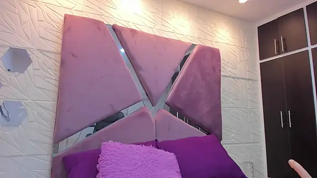 Charlotte_Ice1 live sex cam