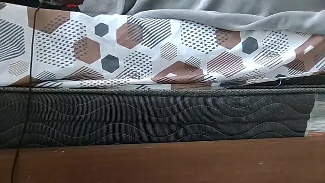 JUNINHOLEKEJR live sex cam