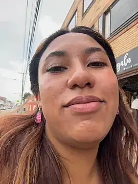 lauraltt live sex cam