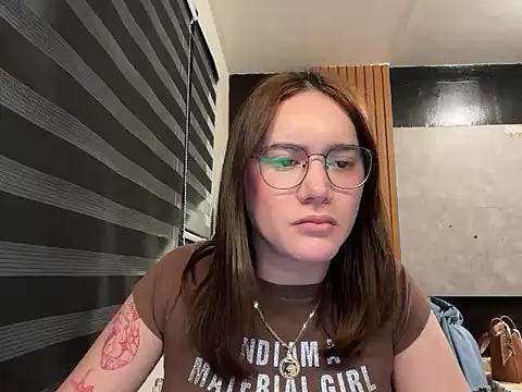 Yhanbeaufort18 live sex cam