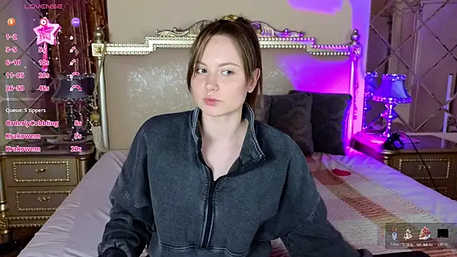 HolyBabyDoll live sex cam