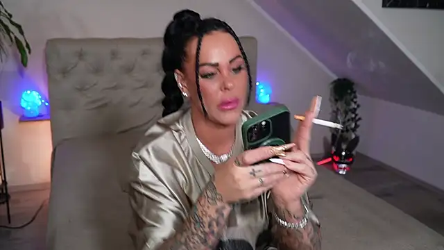 hotmilfbitch live sex cam