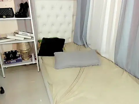 Yourdreamgoddess live sex cam