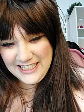 ItsNaiixa live sex cam