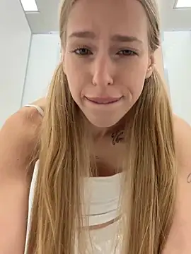 kira_mia live sex cam