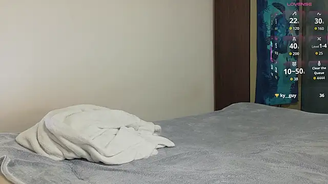 Naughtyleo_5 live sex cam